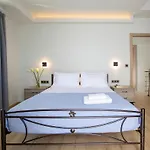 Margarita Villa *